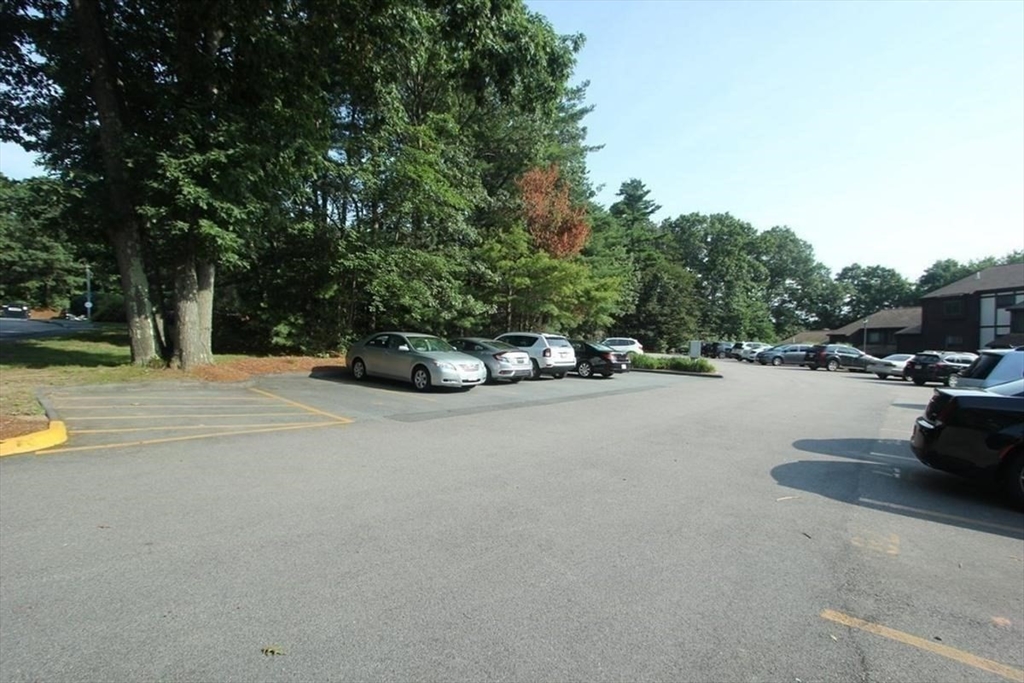 76 Highwood Dr, Franklin