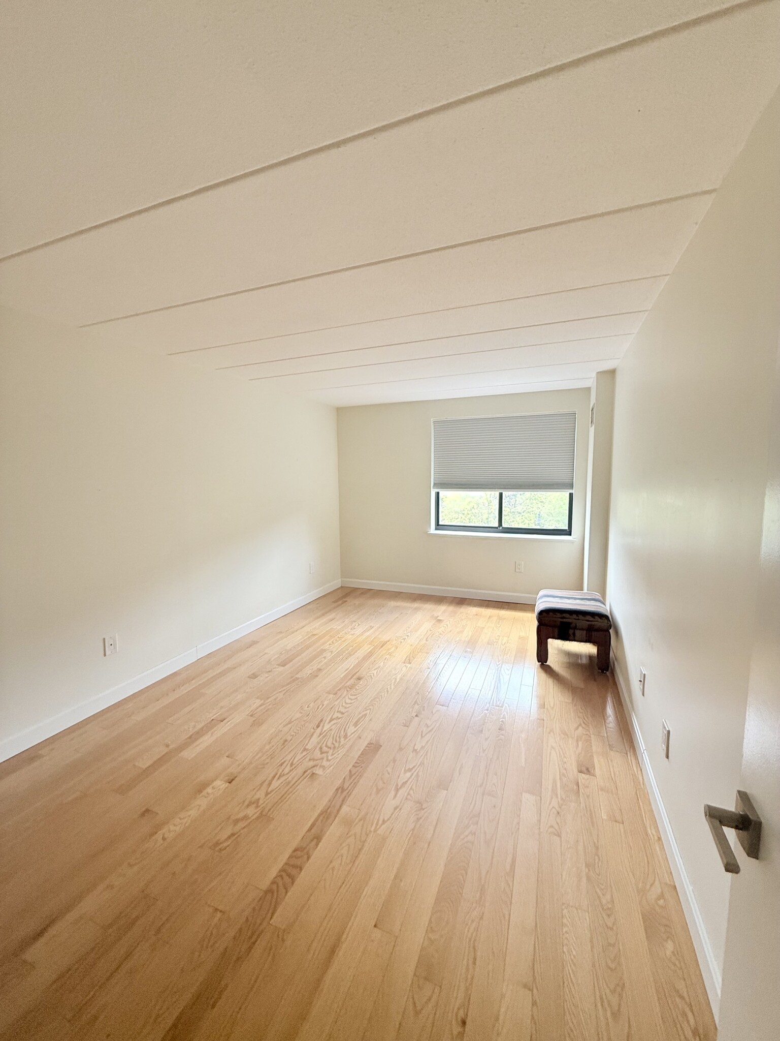 1933 Commonwealth Ave, Brighton