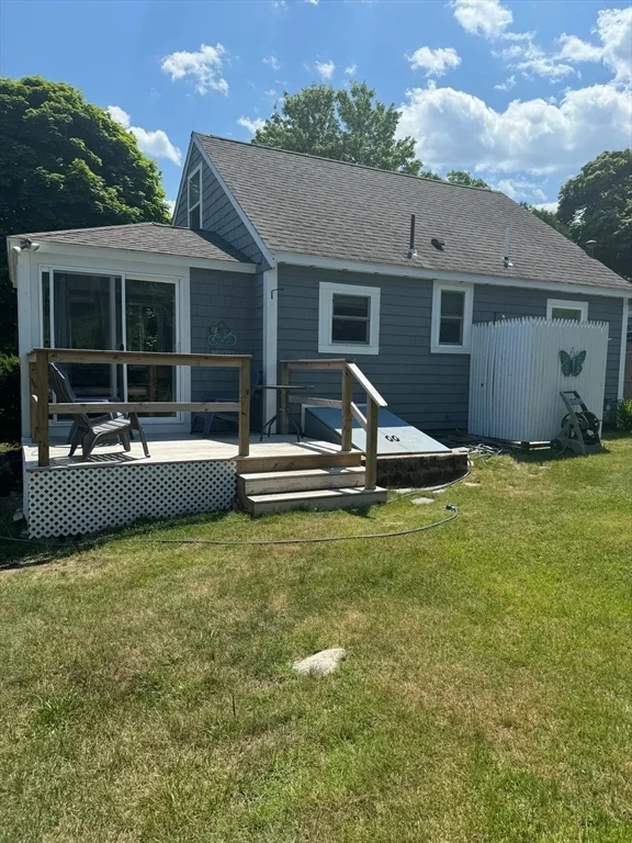 16 Cricket Ln, Rexhame