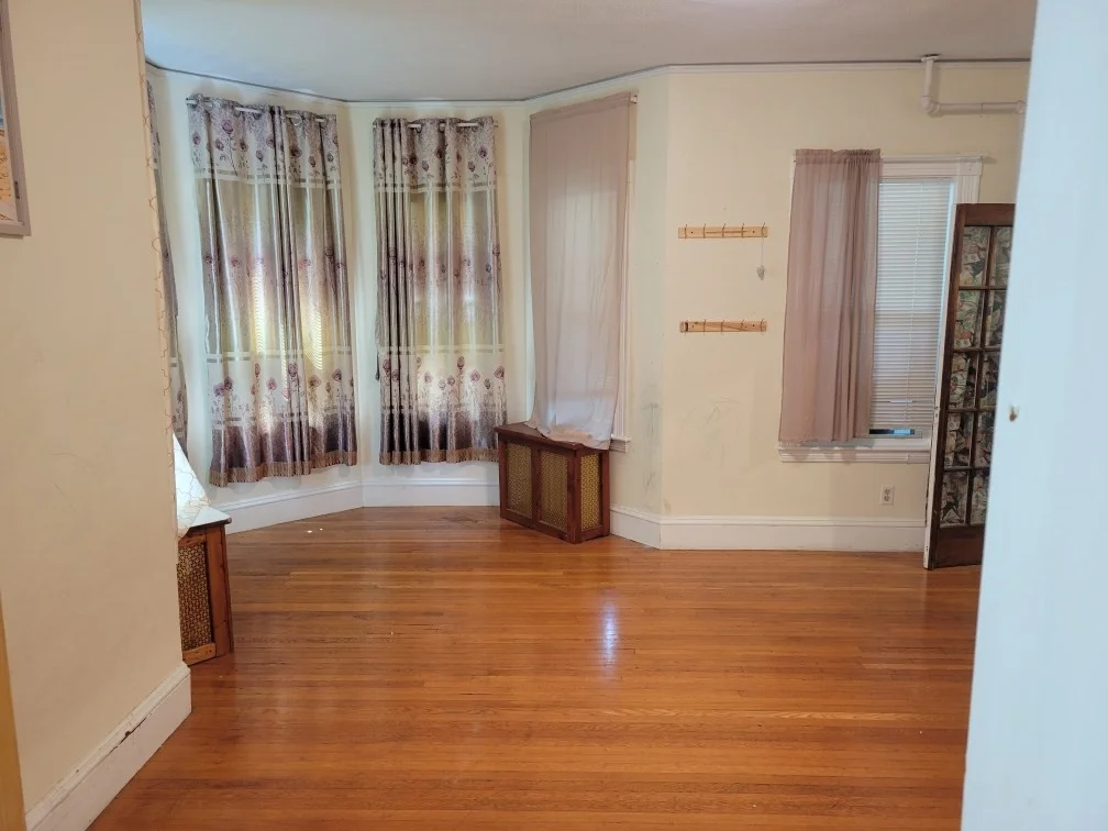 130 Taylor St, Quincy