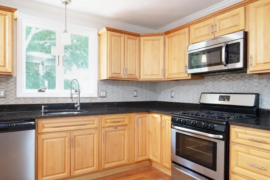 1083 Main St, Walpole