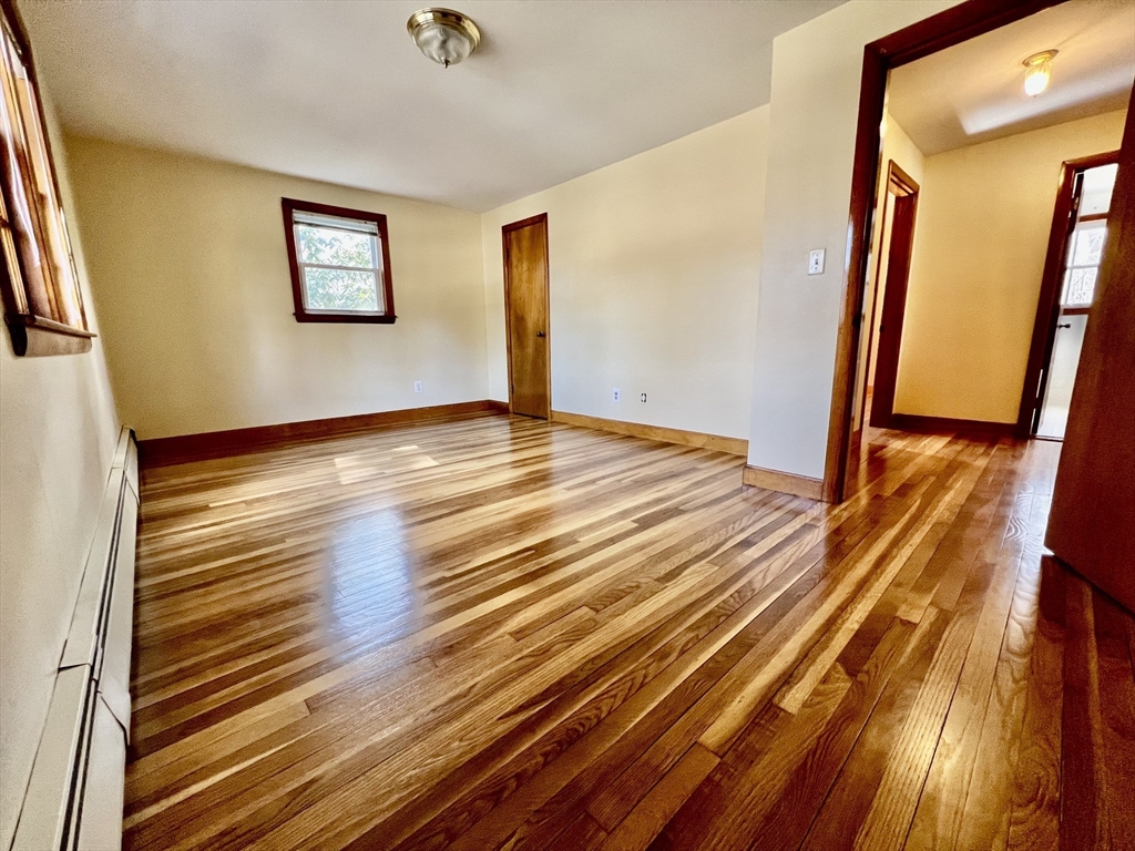 45 Maiden Ln, Wayland