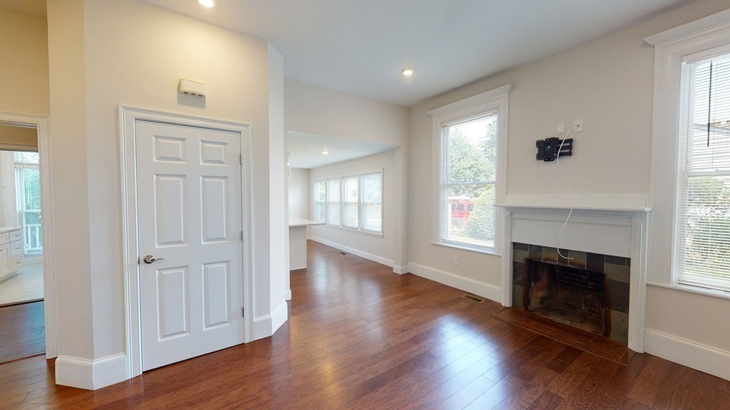 37 Walnut Pl, Newtonville