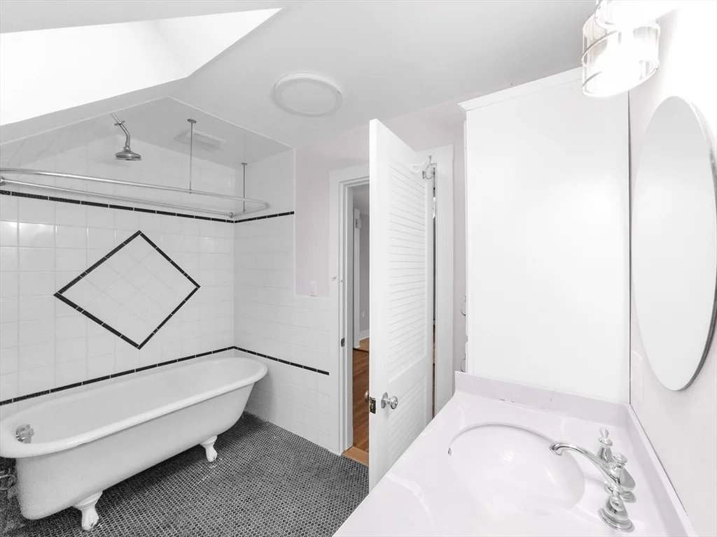 4 Buckley Ave, Jamaica Plain