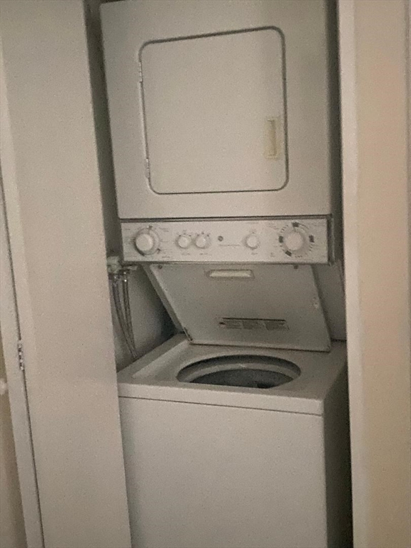 54 Oceanside Dr, Hull