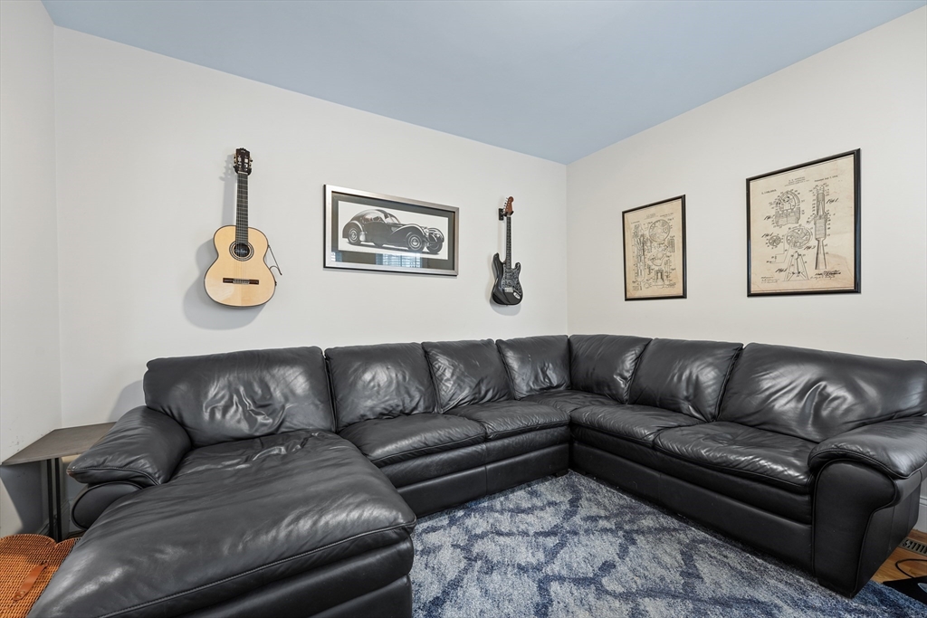 22 Henderson St, Magoun Square