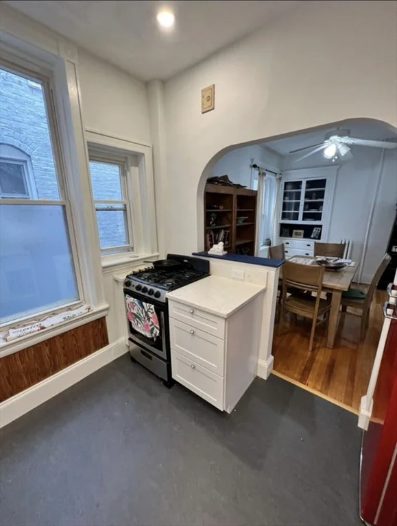 17 Grovenor Rd, Jamaica Plain