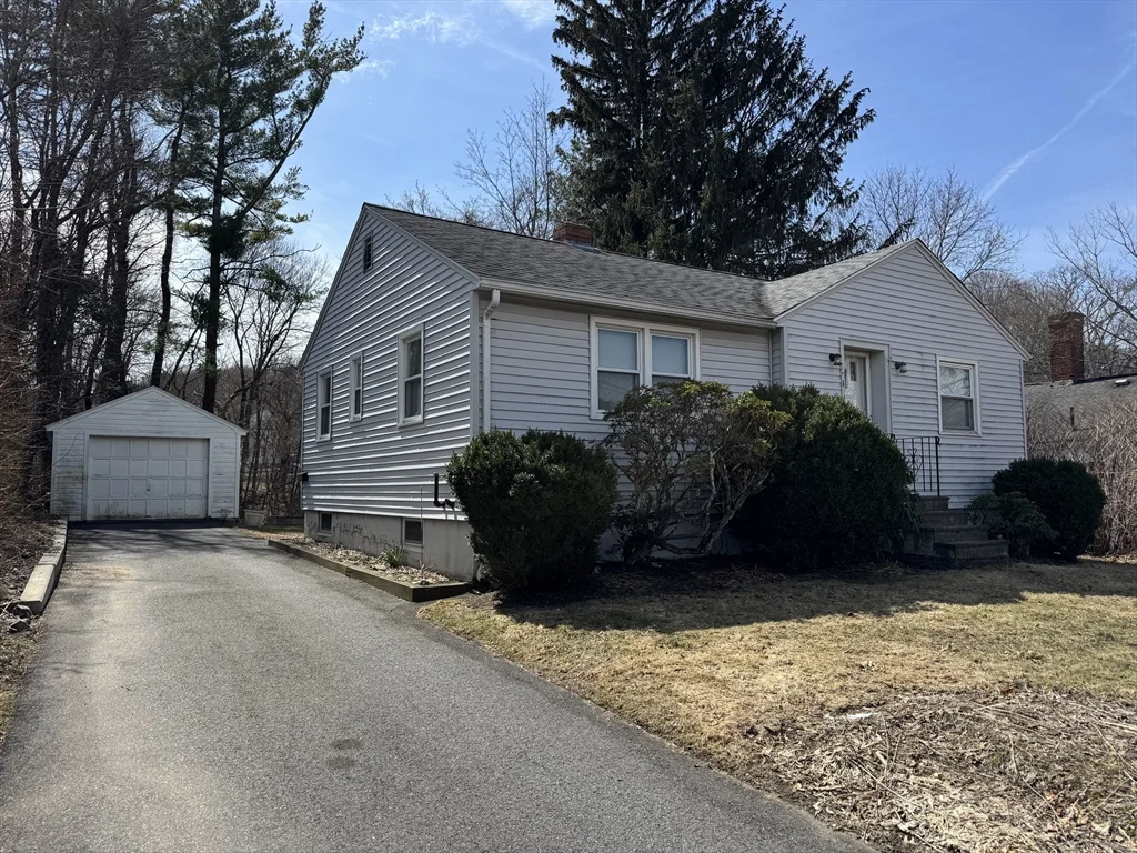 173 Pleasant St, Clinton