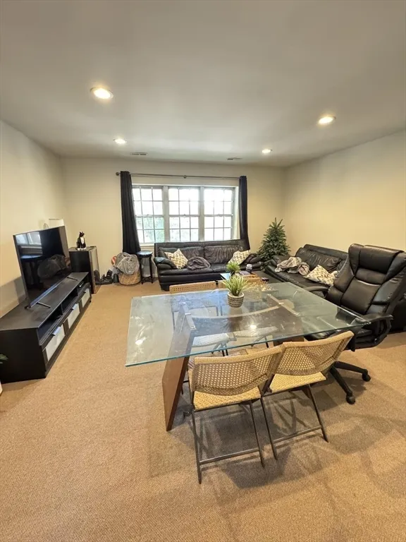 214 Lake Shore Rd, Oak Square