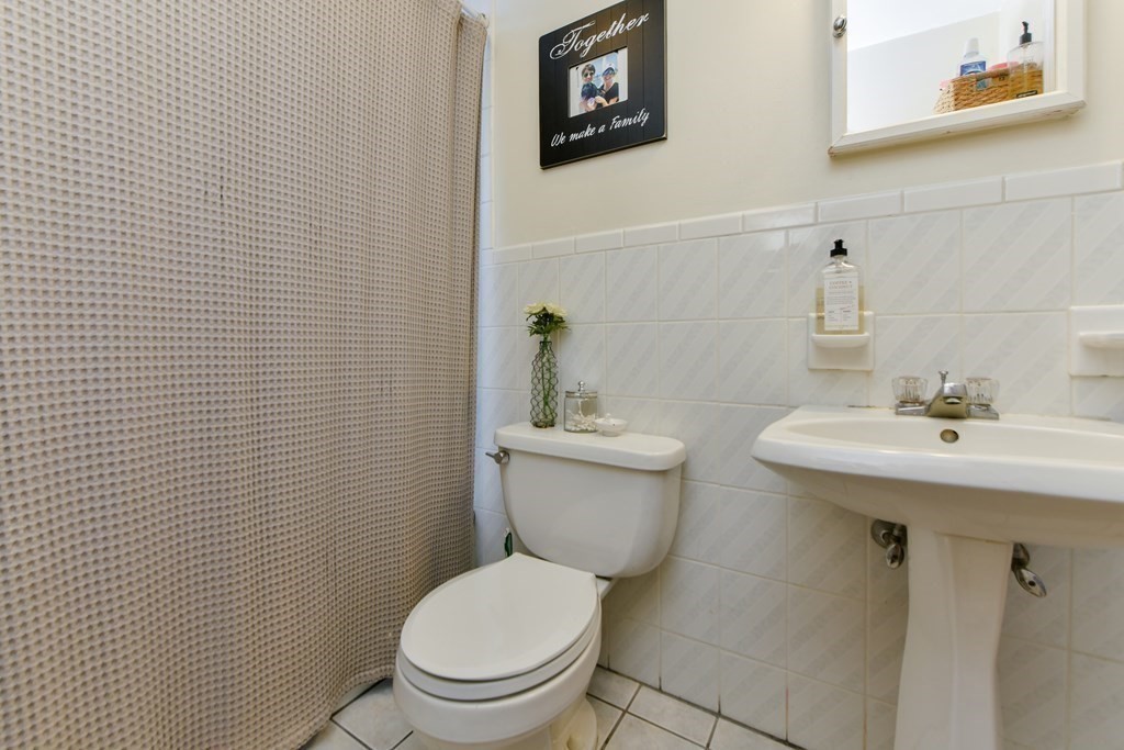 240 W 5th St, South Boston