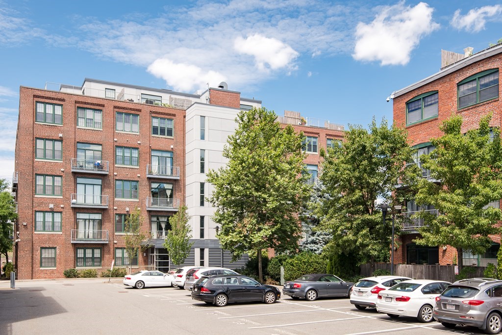 43 Charlton, Everett