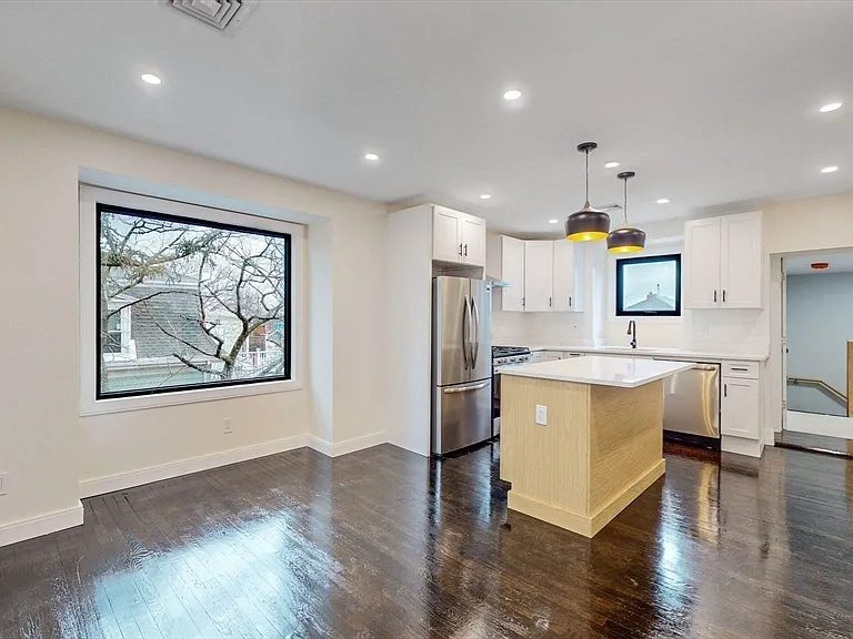 13 Clark Ave, Chelsea