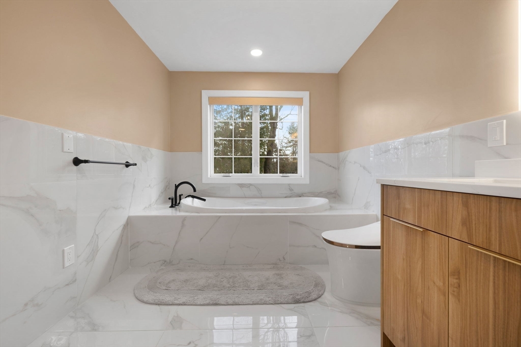 60 Shufelt Rd, South Walpole