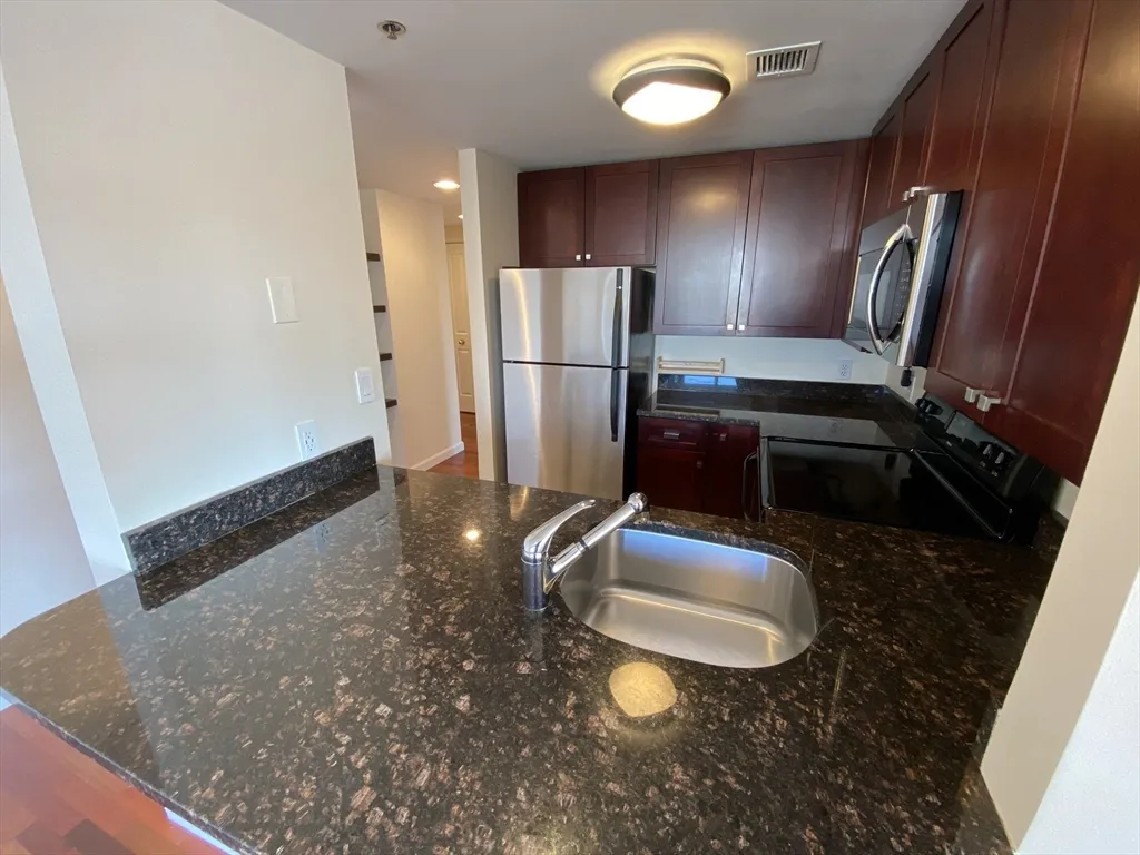 8 Museum Way, East Cambridge