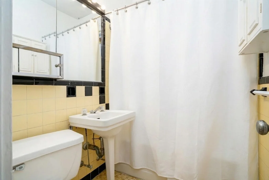 8 Garrison St, Back Bay