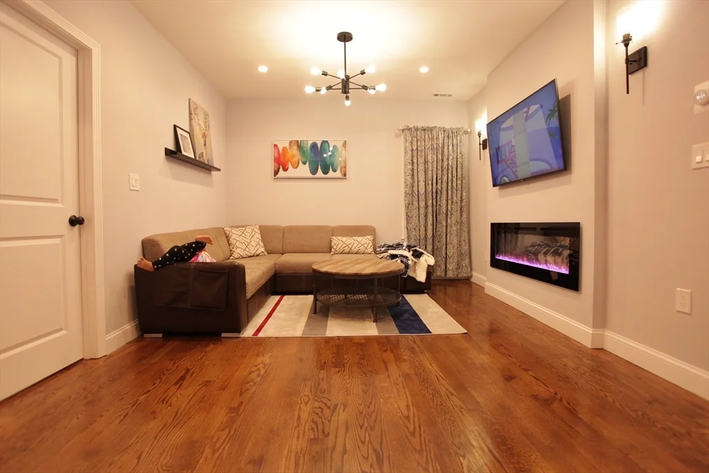 291 Main St, Everett