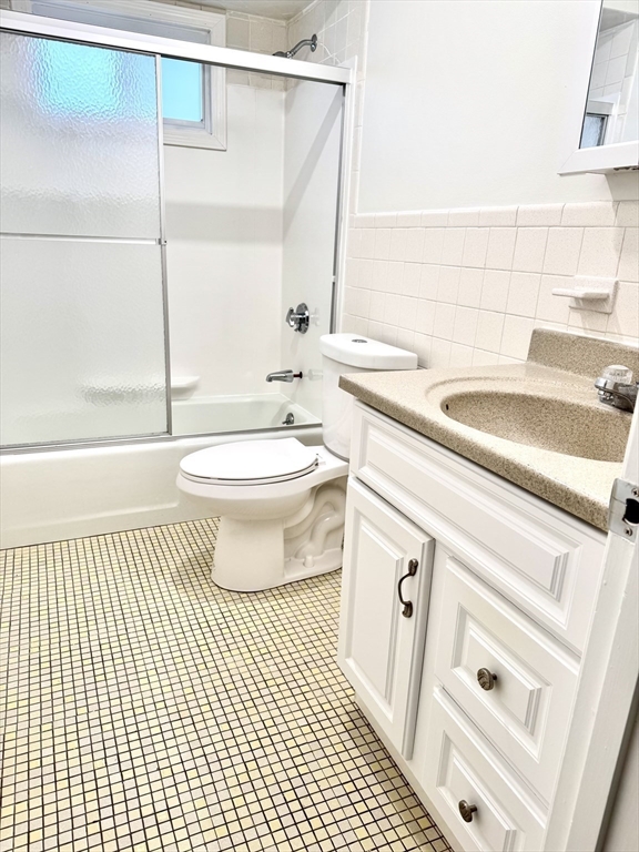 88 Eustis St, Revere