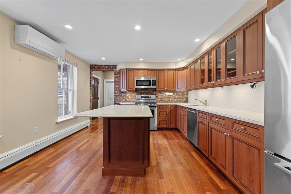 31 Millmont St, Roxbury