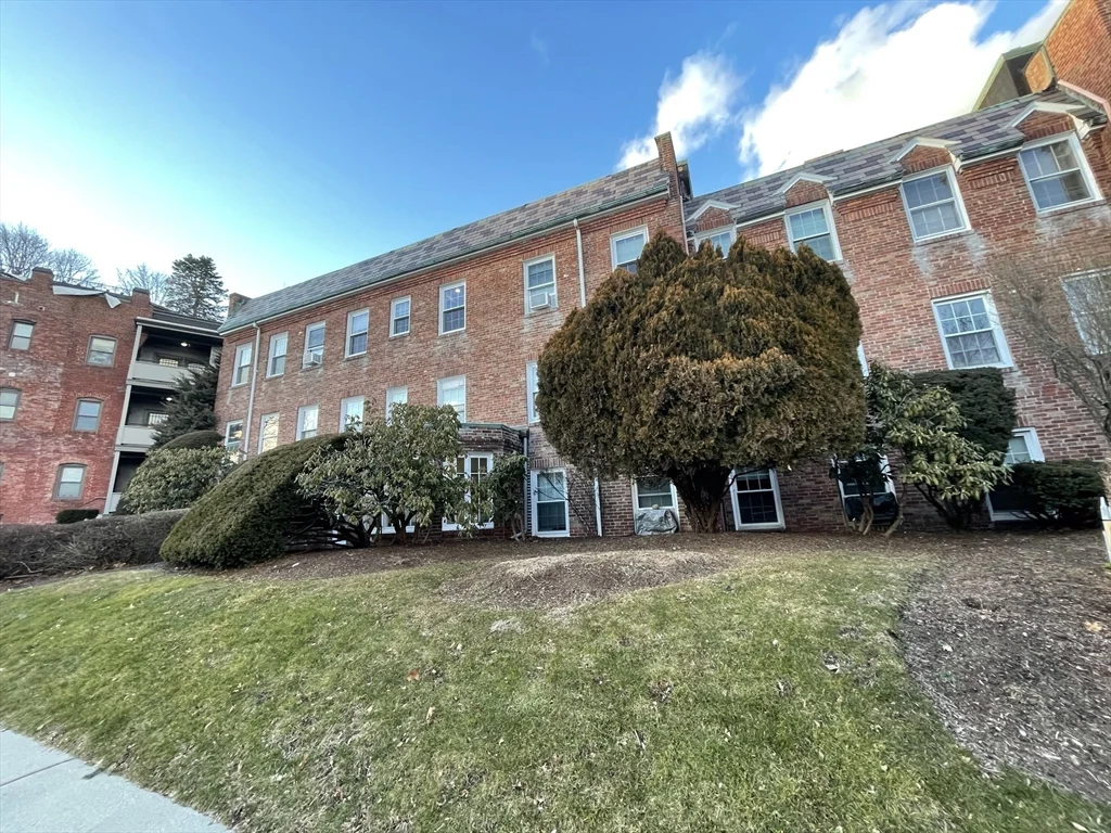 39 Commonwealth Ave, Newton