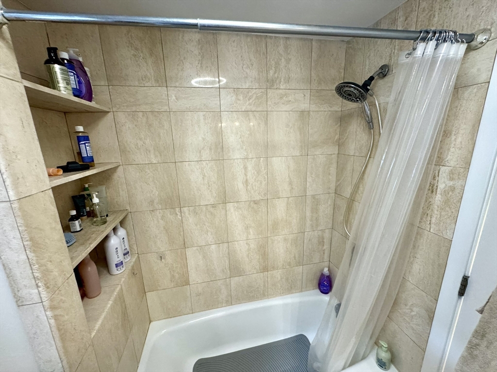 560 Commercial St, North End