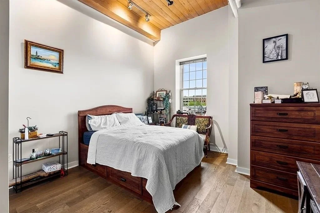 130 John St, Downtown