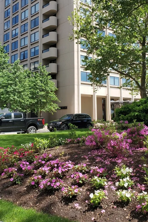 85 E India Row, Downtown