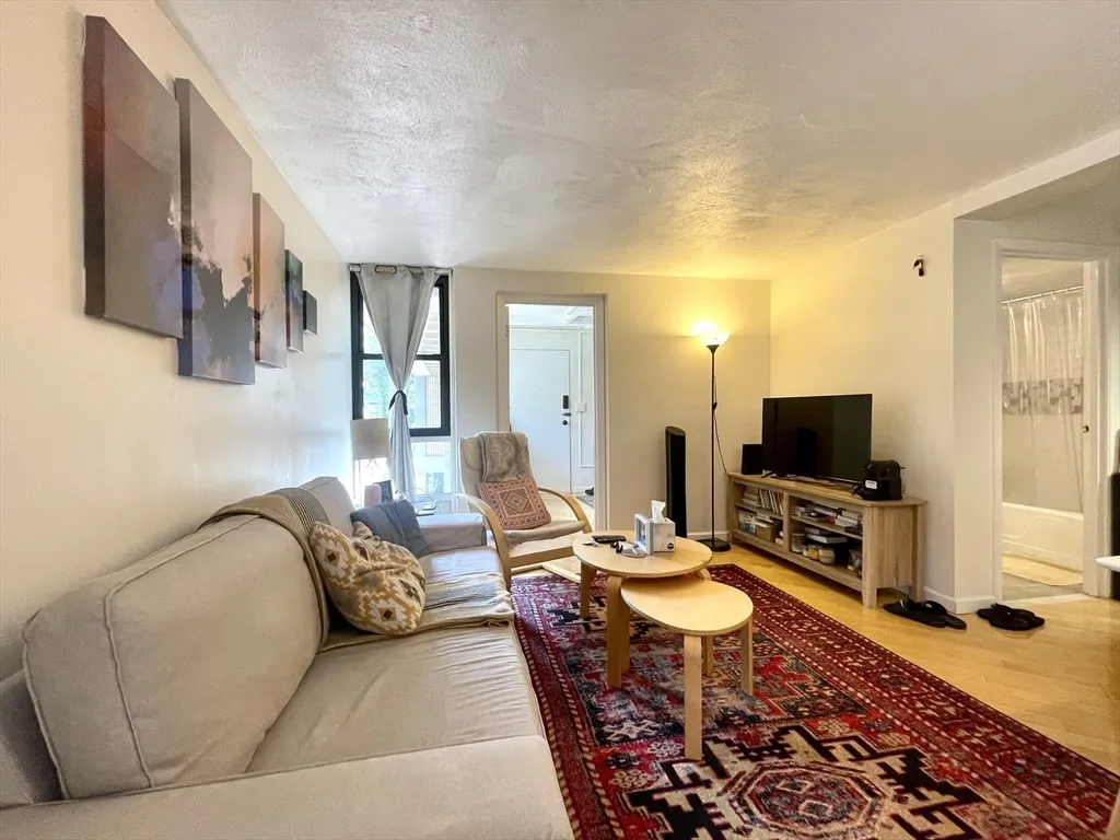 1643 Cambridge St, Mid-Cambridge