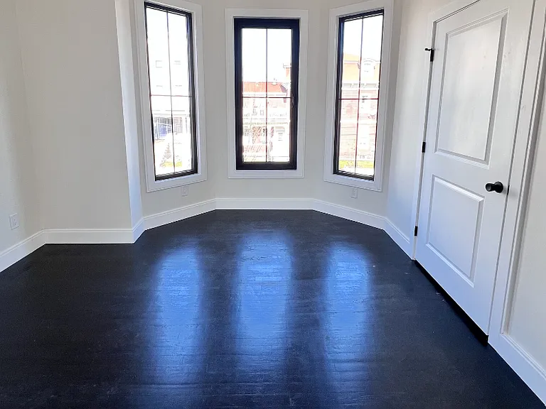 13 Clark Ave, Chelsea