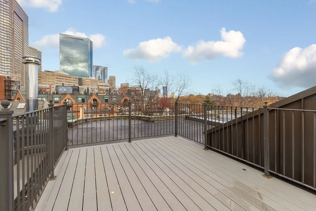 17 Follen St, Back Bay
