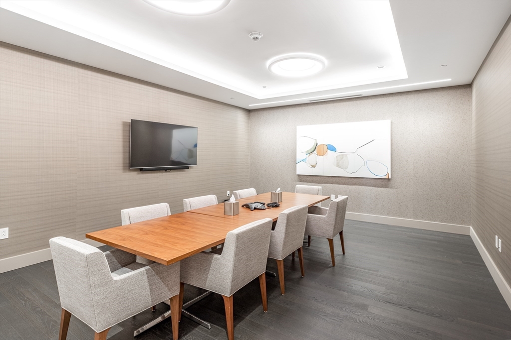 50 Liberty Dr, Seaport District