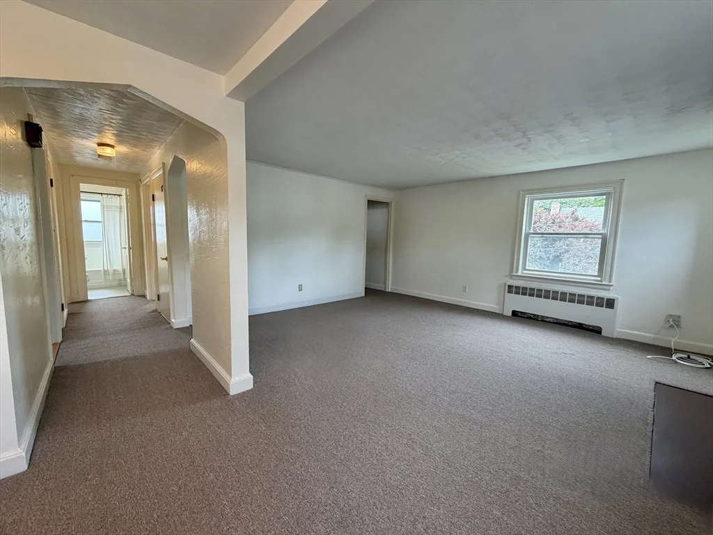 17 Hatfield Rd, West Newton