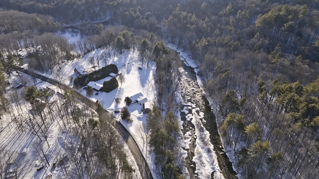 16 Knightville Dam Rd, Huntington