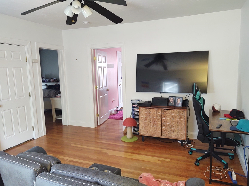 20 Fay Ct, Marlborough