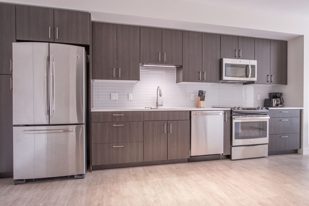 900 Beacon St, Fenway