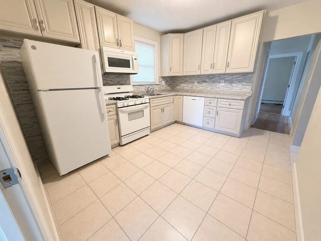 41 Daniels St, Medford