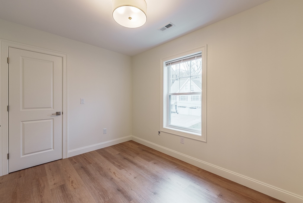 23 Moore St, Agawam