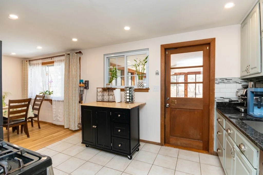 22 Livoli Rd, Framingham