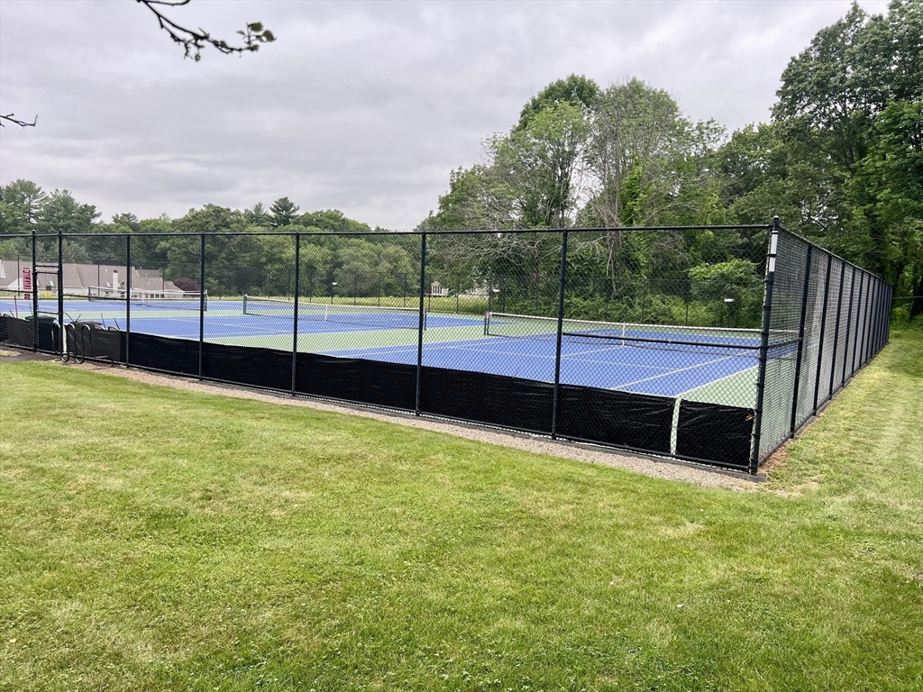 8 Stonegate Ln, Bedford