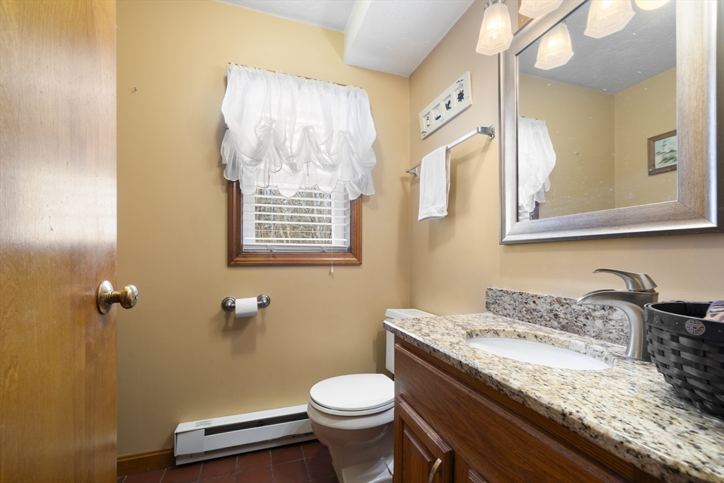 9 Greylock Ave, Shrewsbury