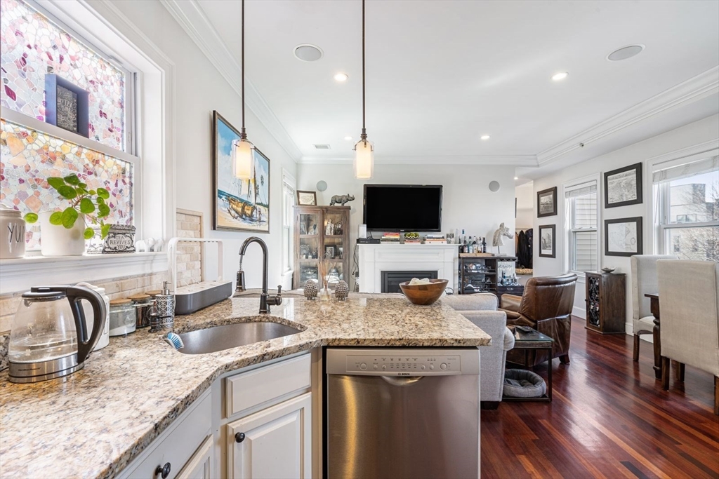 55 Middle St, South Boston