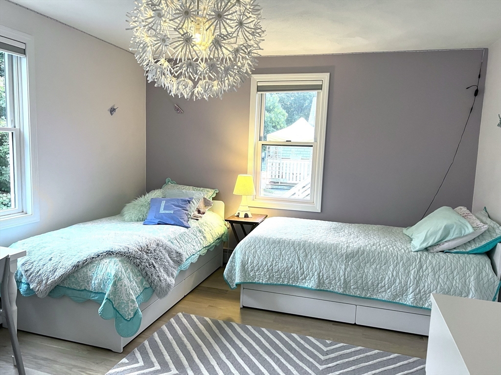 90 Monument, Medford