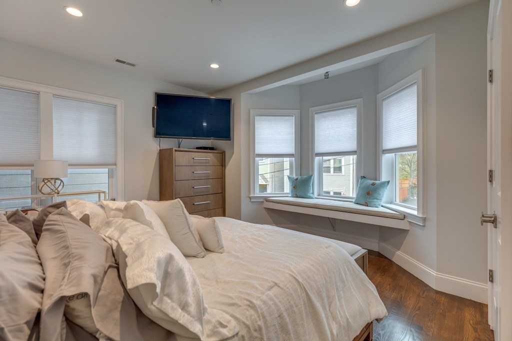 141 W 6th St, South Boston