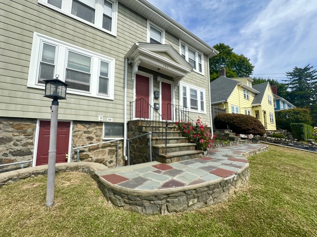 584 Humphrey St, Swampscott