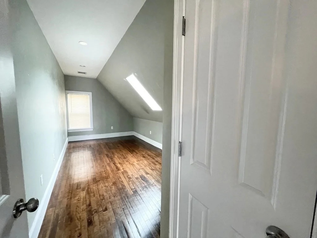 178 Hillside St, Mission Hill