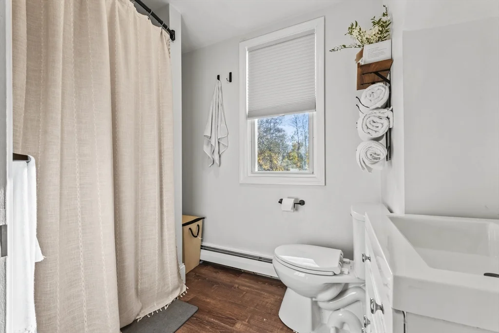 1142 Washington St, Whitman