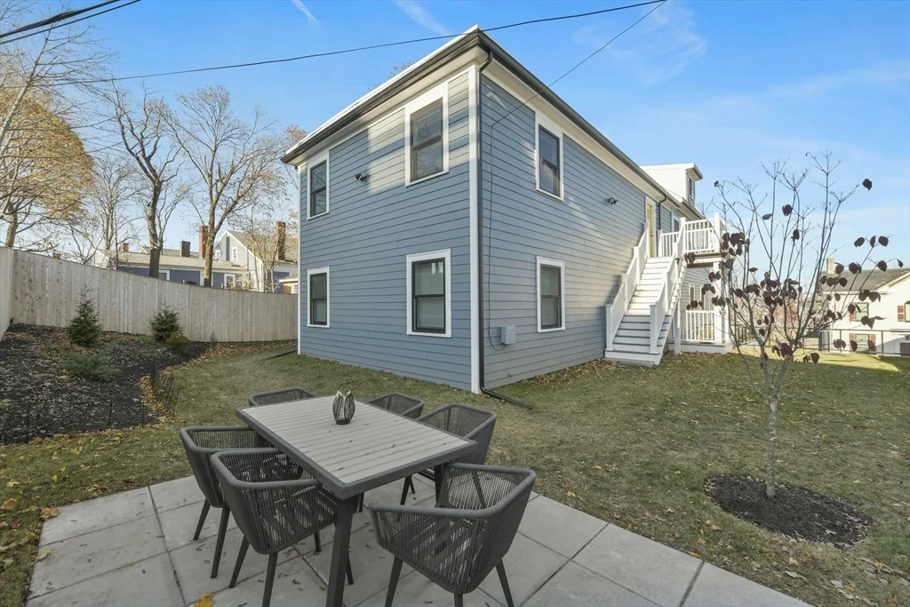 17 Akron St, Roxbury