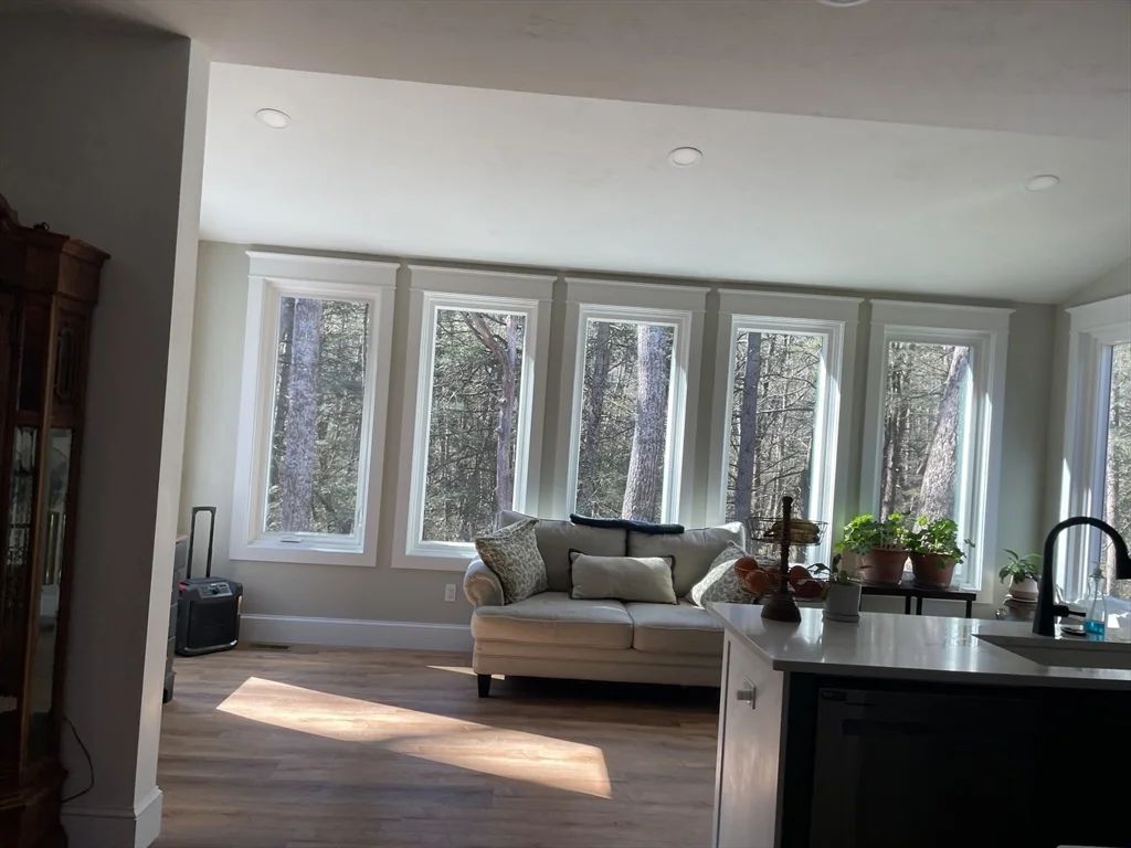 1 Lamoureux Ln, Spencer