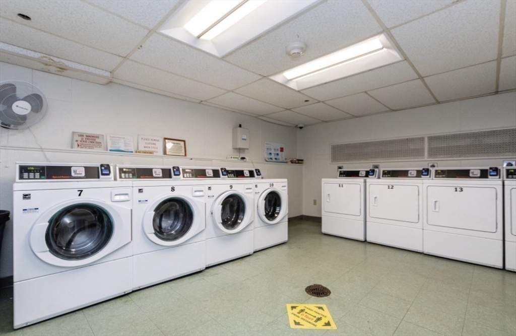 10 Hammond Pond Pkwa, Chestnut Hill