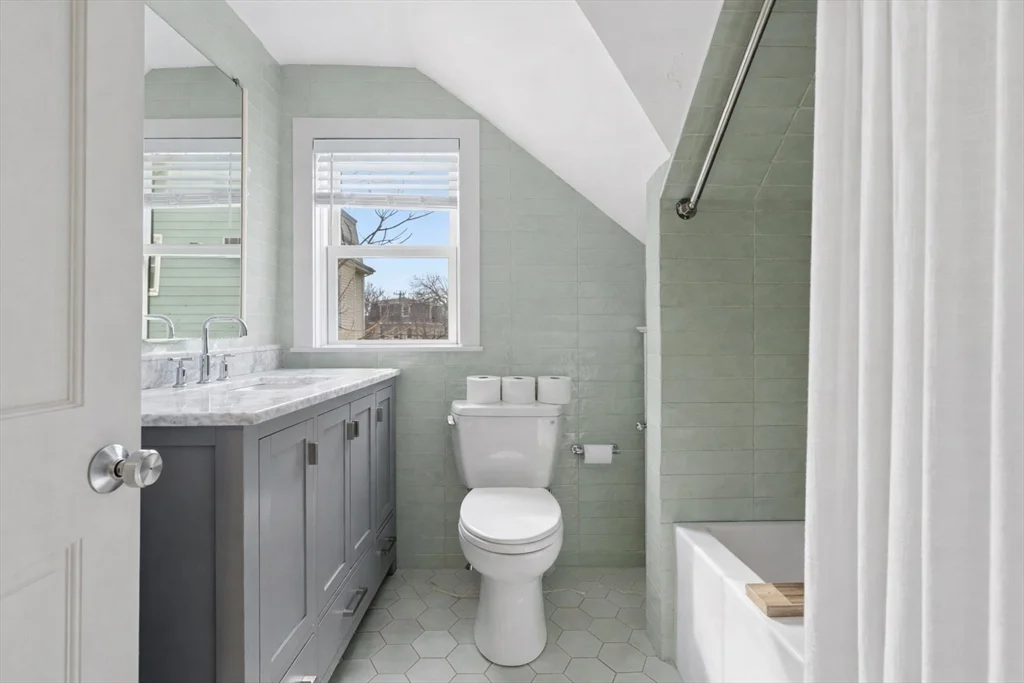 20R Adrian St, Ward Two