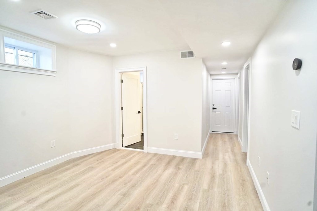 5 bed, 2 bath apartment for rent at 75 Wareham St Unit 1, Tufts University — photo 7 of 10
